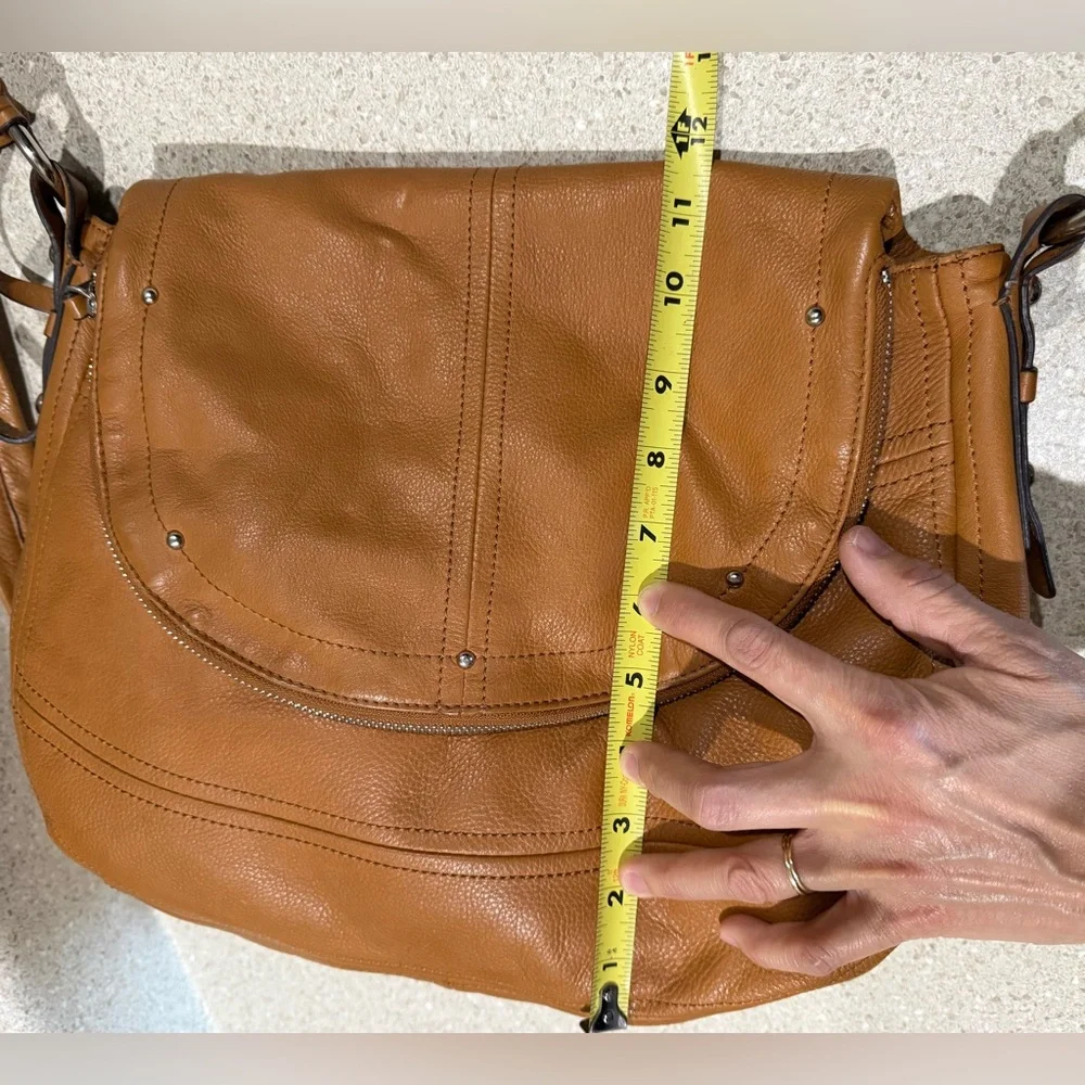 B Makowsky LEATHER Camel CROSSBODY Purse HANDBAG